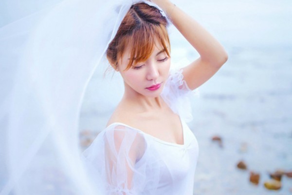 武汉桑拿模特：风情万种，养生新体验